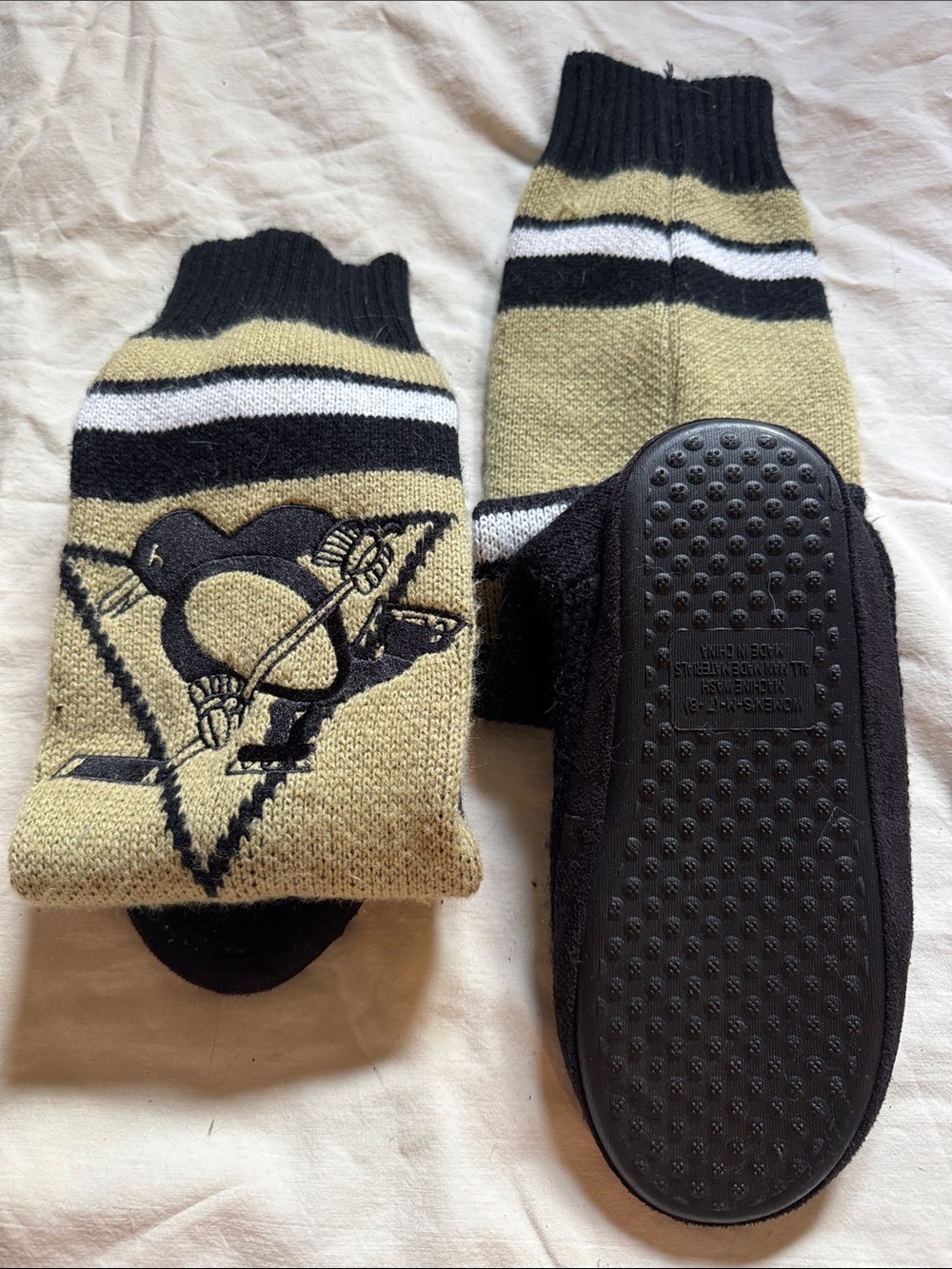 Men's Hockey Logo Grip Slipper Socks - Olive/Black/White